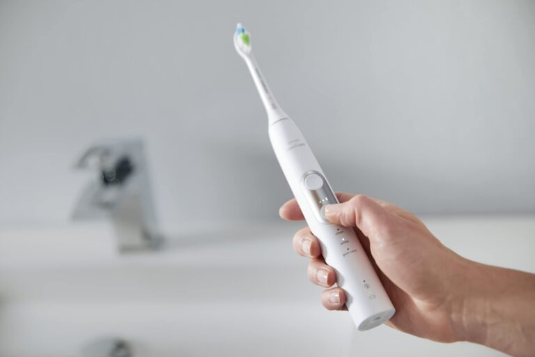Philips Sonicare ProtectiveClean 6500 Rechargeable Electric Toothbrush, with Pressure Sensor, 3 Cleaning Modes, SmarTimer and QuadPacer, 14-Day Battery Life, Charging Travel Case, White, HX6462/05 - Image 4