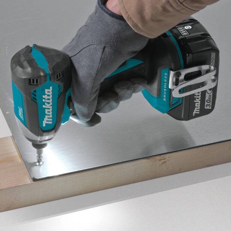 Makita XDT131 18V LXT® Lithium-Ion Brushless Cordless Impact Driver Kit (3.0Ah) - Image 2