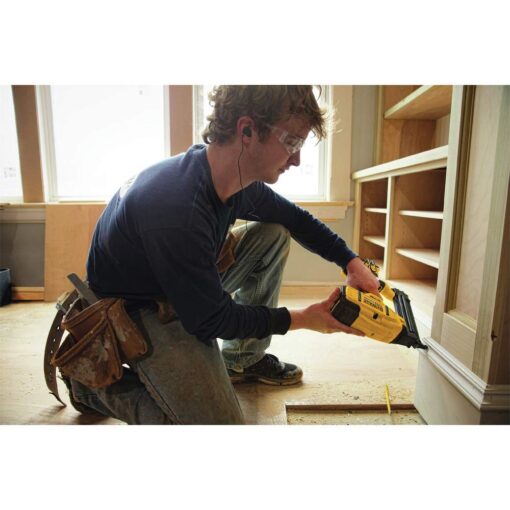 DEWALT 20V MAX* Cordless Brad Nailer Kit, 18GA (DCN680D1) - Image 6