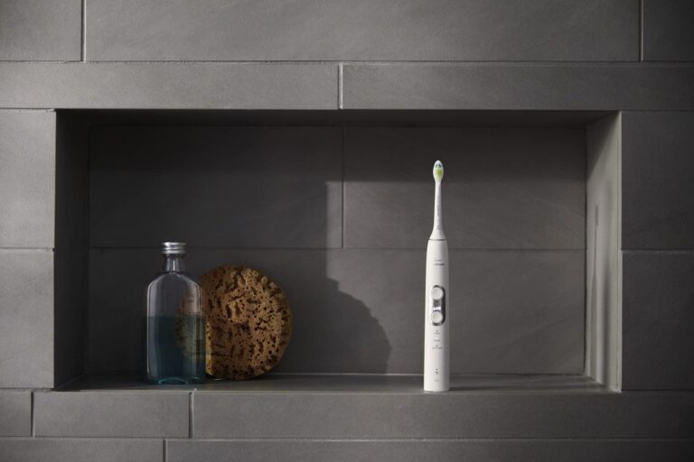 Philips Sonicare ProtectiveClean 6500 Rechargeable Electric Toothbrush, with Pressure Sensor, 3 Cleaning Modes, SmarTimer and QuadPacer, 14-Day Battery Life, Charging Travel Case, White, HX6462/05 - Image 3