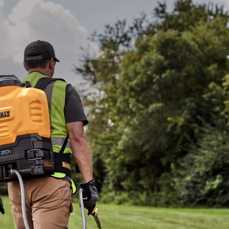 Dewalt 190681 20V MAX 4 gal. Lithium-ion Cordless Backpack Sprayer Kit (2 Ah) - Image 5