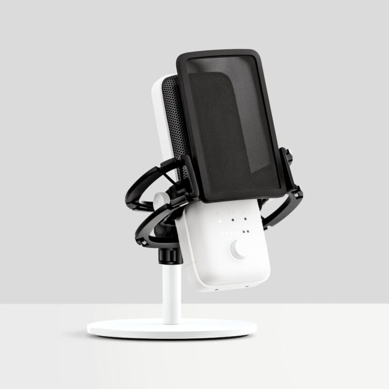 Elgato Wave:3 White Kit - Premium Studio Quality USB Condenser Microphone with Shock Mount and Pop Filter, for Streaming, Podcast, Gaming and Home Office, Free Mixer Software, Plug & Play for Mac, PC