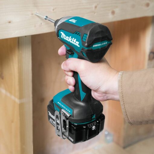 Makita XDT131 18V LXT® Lithium-Ion Brushless Cordless Impact Driver Kit (3.0Ah) - Image 3