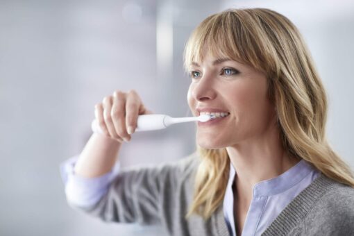Philips Sonicare Protective Clean 6100 White and 2 pack Premium Plaque Control Brush Head Bundle - Image 6