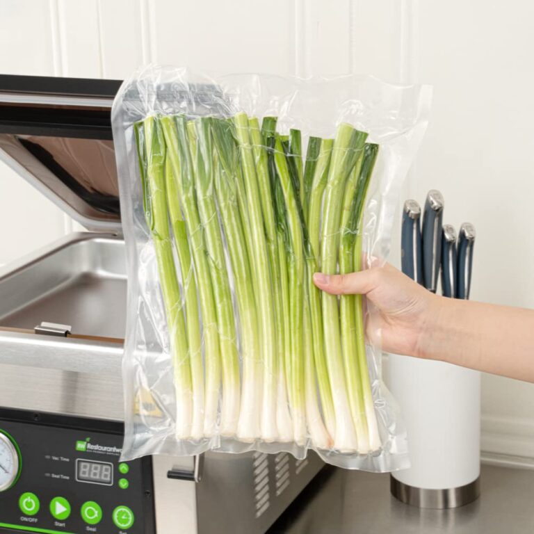 Restaurantware Fresh Hero 14 x 12 Inch Vacuum Sealer Bags 1000 Food Storage Bags - 3 mil Thick Microwavable Clear Plastic Sous Vide Bags Freezable For Storing Food Or Sous Vide Cooking - Image 7