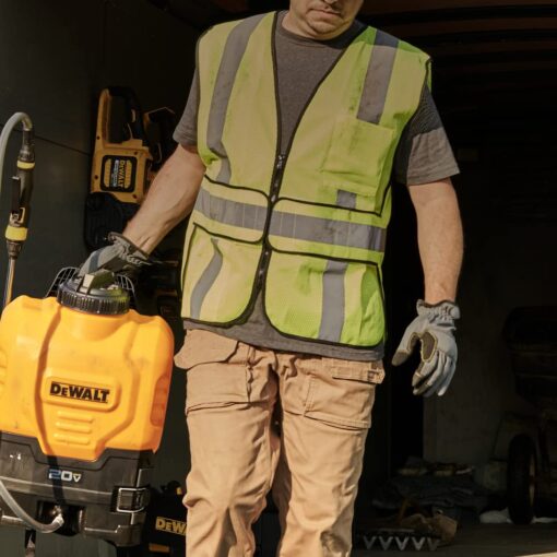 Dewalt 190681 20V MAX 4 gal. Lithium-ion Cordless Backpack Sprayer Kit (2 Ah) - Image 4