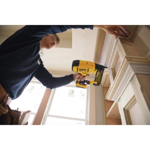 DEWALT 20V MAX* Cordless Brad Nailer Kit, 18GA (DCN680D1) - Image 7
