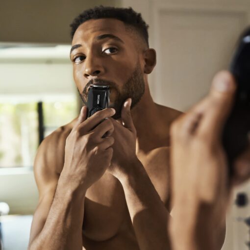MANSCAPED® The Chairman™ PRO & The Beard Hedger® - Men's Electric Foil Face Shaver with Two SkinSafe® Heads, Four-Blade Foil & Stubble Trimmer, 20 Length Adjustable Beard Trimmer with Toiletry Bag - Image 7