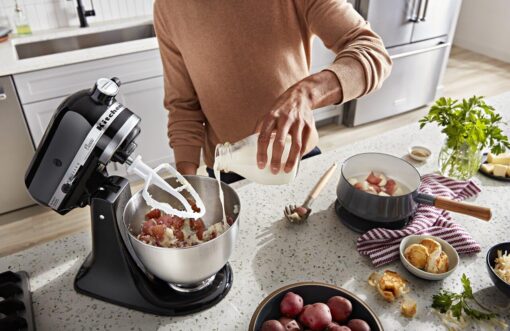 KitchenAid Classic Series 4.5 Quart Tilt-Head Stand Mixer K45SS, Onyx Black - Image 3