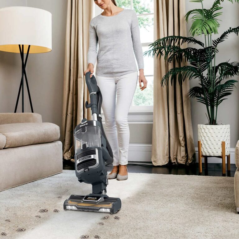 Shark UV725 Navigator Lift-Away with Self Cleaning Brushroll Upright Vacuum with HEPA Filter (Renewed) - Image 3