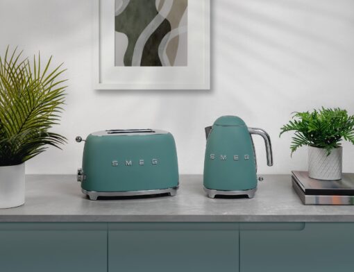 SMEG 50's Retro Style 7-Cup Electric Water Kettle with Automatic Shutoff, Removable Base, and Water Indicator (Jade) - Image 8