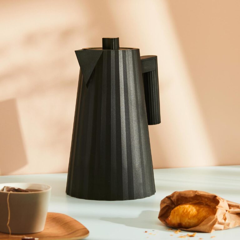 Alessi Plissé MDL06 B/UK Designer Electric Kettle, Thermoplastic Resin, UK Plug 2400 W, 170 cl, Black - Image 3