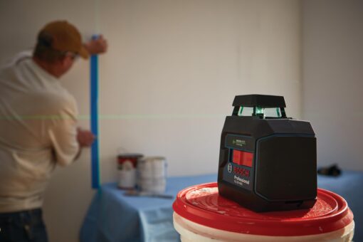 BOSCH GLL50-40G Green-Beam Self-Leveling 360 Degree Cross-Line Laser, Includes 4 AA Batteries, L-Bracket, Ceiling Clip, & Hard Carrying Case - Image 7