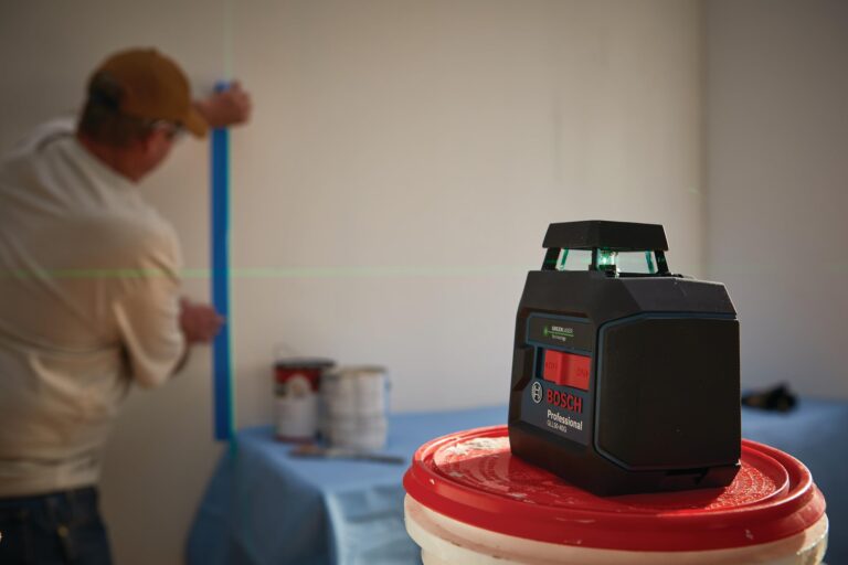 BOSCH GLL50-40G Green-Beam Self-Leveling 360 Degree Cross-Line Laser, Includes 4 AA Batteries, L-Bracket, Ceiling Clip, & Hard Carrying Case - Image 7