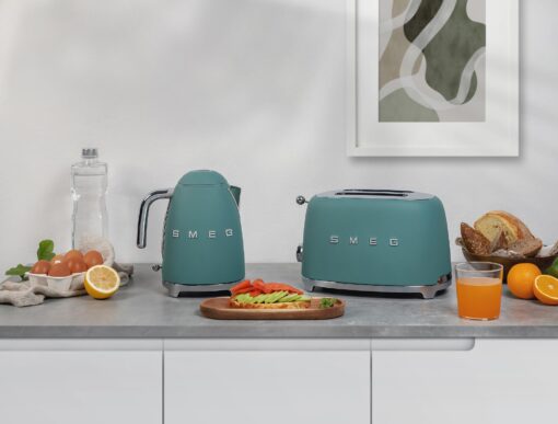 SMEG 50's Retro Style 7-Cup Electric Water Kettle with Automatic Shutoff, Removable Base, and Water Indicator (Jade) - Image 2