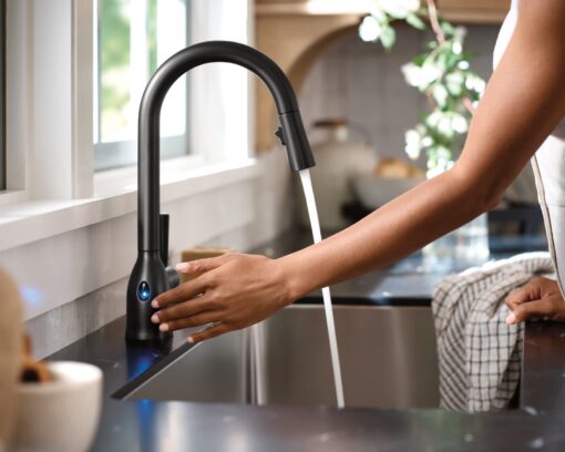 Moen Adler Matte Black Motionsense Wave Sensor Touchless One Handle Pulldown Kitchen Faucet Featuring Power Clean, 87233EWBL - Image 4
