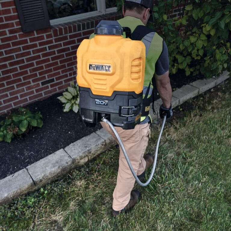 Dewalt 190681 20V MAX 4 gal. Lithium-ion Cordless Backpack Sprayer Kit (2 Ah) - Image 8