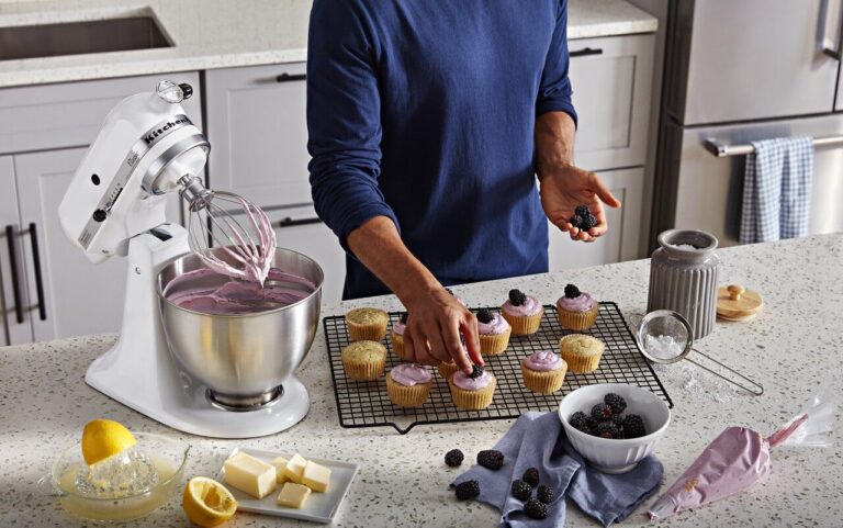 KitchenAid Classic Series 4.5 Quart Tilt-Head Stand Mixer K45SS, White - Image 4
