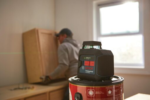 BOSCH GLL50-40G Green-Beam Self-Leveling 360 Degree Cross-Line Laser, Includes 4 AA Batteries, L-Bracket, Ceiling Clip, & Hard Carrying Case - Image 8