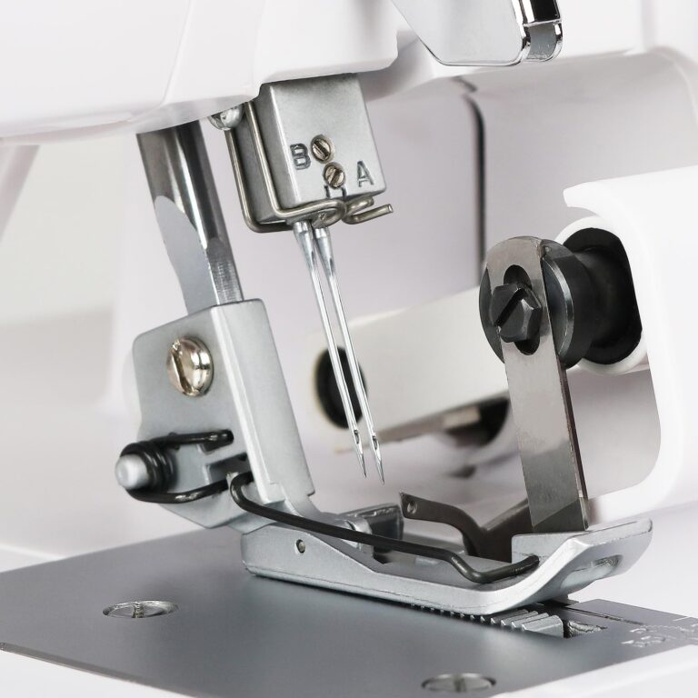 FEIYUE FY505 Serger Overlock Machine with 2/3/4 Thread Capability, Built-in Rolled Hem, Durable Heavy-Duty Metal Frame, Adjustable Differential Feed - Image 3