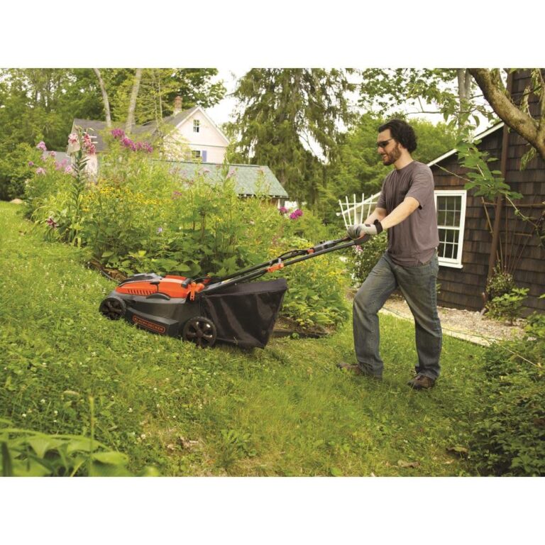 BLACK+DECKER 40V MAX* Cordless Lawn Mower, 16-Inch (CM1640) - Image 2