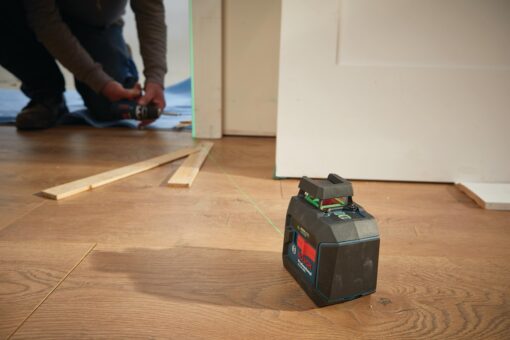BOSCH GLL50-40G Green-Beam Self-Leveling 360 Degree Cross-Line Laser, Includes 4 AA Batteries, L-Bracket, Ceiling Clip, & Hard Carrying Case - Image 6