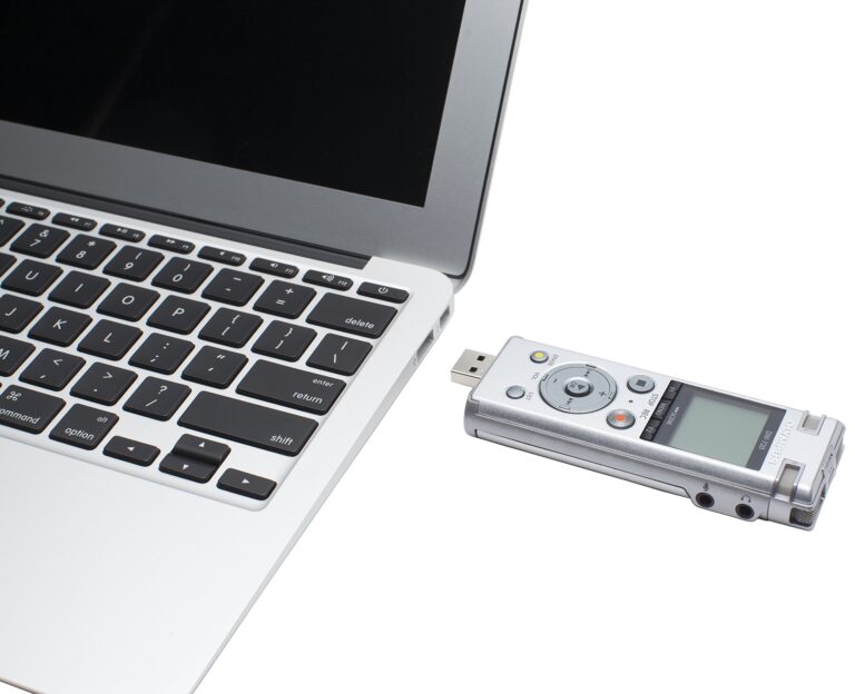 OM SYSTEM OLYMPUS Voice Recorder DM-720 with 4GB, Micro SD Slot, USB Charging, Direction PC Connection, Transcription Mode, Silver - Image 9