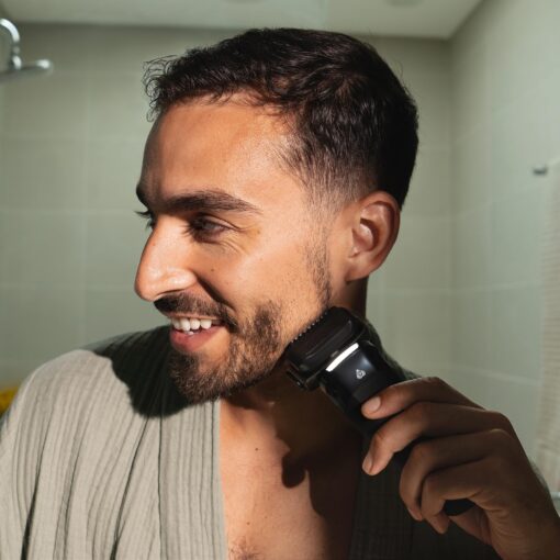 MANSCAPED® The Chairman™ PRO & The Beard Hedger® - Men's Electric Foil Face Shaver with Two SkinSafe® Heads, Four-Blade Foil & Stubble Trimmer, 20 Length Adjustable Beard Trimmer with Toiletry Bag - Image 4