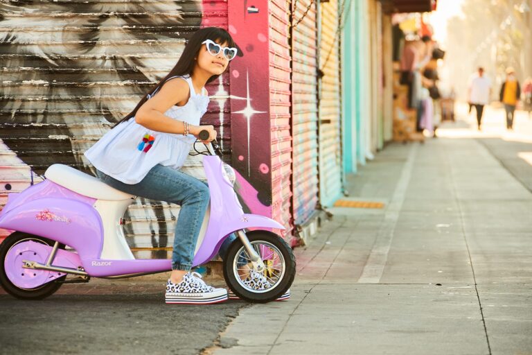 Razor Pocket Mod Miniature Euro-Style Electric Scooter - Betty - Image 9