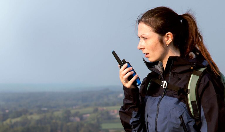 Motorola Talkabout T800 Two-Way Radios, 2 Pack, Black/Blue - Image 4