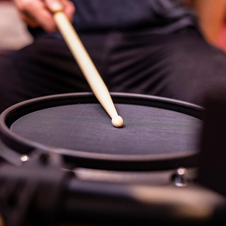 Alesis Turbo Mesh Kit – Electric Drum Set With 100+ Sounds, Quiet Mesh Drum Pads, Drum Sticks, Connection Cables, Drum Lessons - Image 9