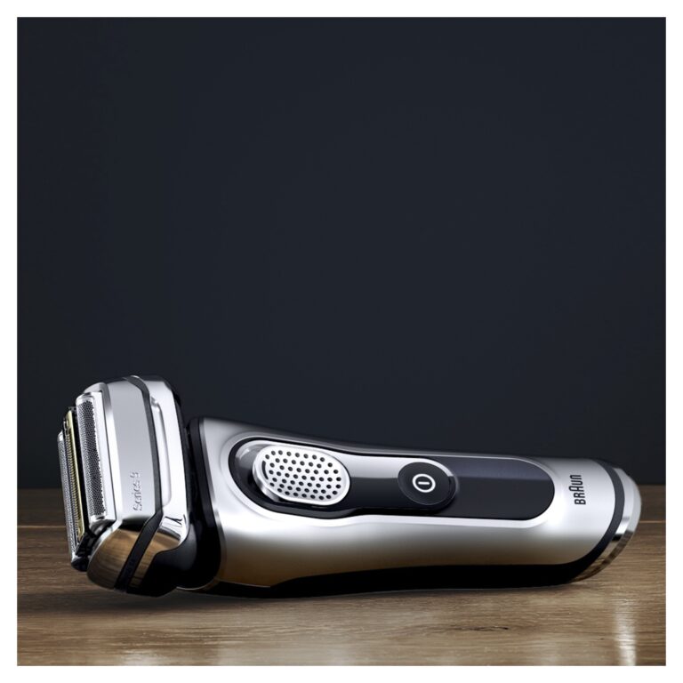 Braun Electric Razor for Men Foil Shaver with Precision Beard Trimmer, Rechargeable, Wet & Dry, Clean & Charge Station and Leather Travel Case, 6 Piece Set - Image 4