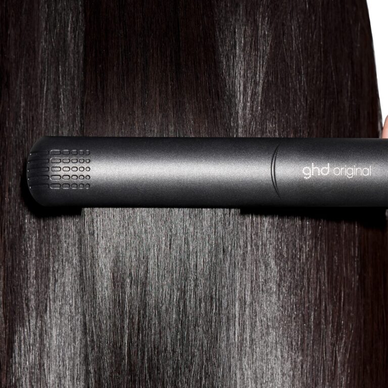 ghd Original Styler Travel Essentials Duo ― 1" Original Flat Iron Hair Straightener with Bodyguard Travel Heat Protectant Spray for Hair (1.7 fl. oz.) - Image 3