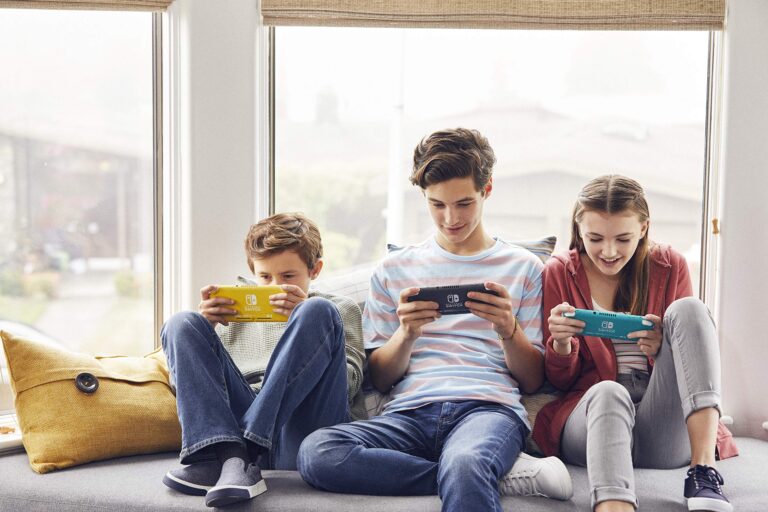 Nintendo Switch Lite - Yellow - Image 4