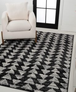 JONATHAN Y MOH206C-5 Aisha Moroccan Triangle Geometric Area Rug, Contemporary, Modern, Scandinavian, Minimalistic for Living Room, Dining Room, Bedroom, Kitchen, Black/Cream, 5 X 8