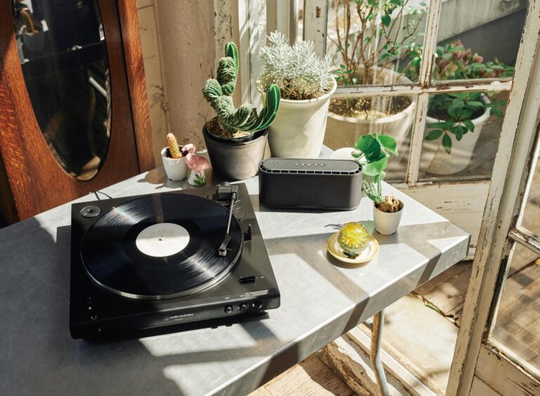 Audio-Technica AT-LP60XBT-BK Fully Automatic Wireless Belt-Drive Turntable (Black) (ATLP60XBTBK) - Image 3