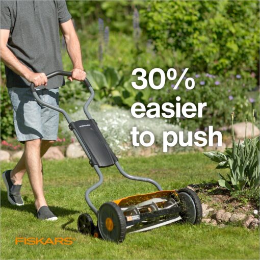 Fiskars Push Reel Lawn Mower, StaySharp, Self-Propelled Manual Eco-Friendly Cordless Grass Trimmer, 17" Cut Width - Image 7