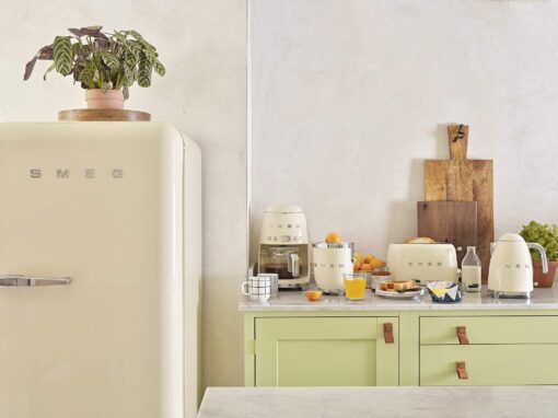 Smeg 50's Retro Style Aesthetic Drip Coffee Machine with 10 Cup Glass Carafe, Auto Start Feature, Keep Warm Plate, and Two Coffee Strength Settings (Cream) - Image 4