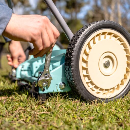American Lawn Mower Company 1304-14GC 14-Inch 5-Blade Push Reel Lawn Mower with Grass Catcher, Mint - Image 12