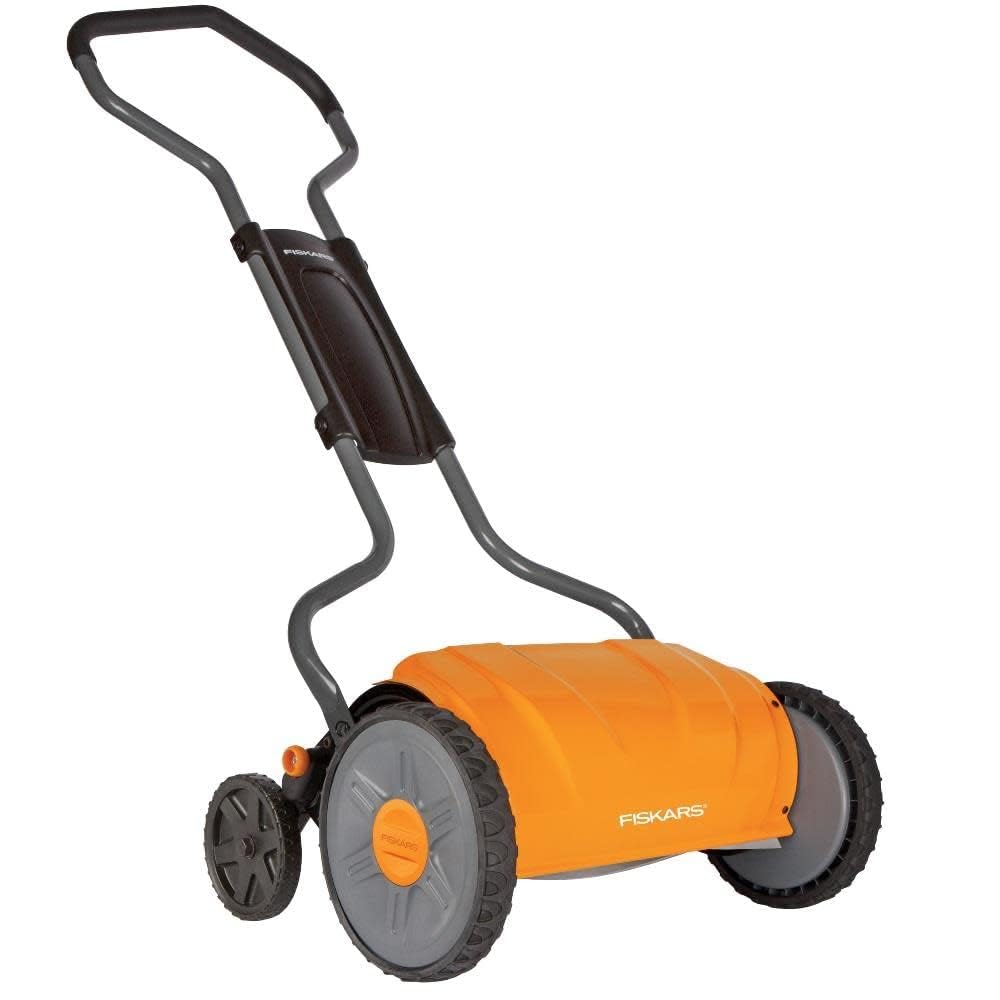 Fiskars Push Reel Lawn Mower, StaySharp, Self-Propelled Manual Eco-Friendly Cordless Grass Trimmer, 17" Cut Width